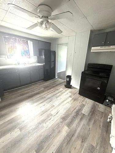 160 E Railroad St #2 Photo 1