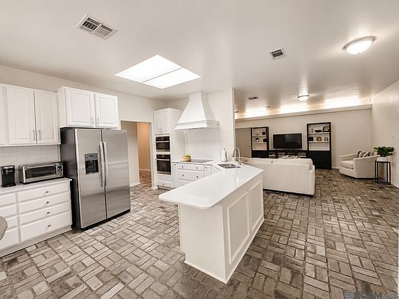 2nd image of 727 Brantford Dr