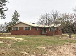 1099 Julian Minchew Rd, Douglas, GA 31533