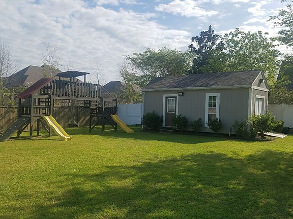 3rd image of 210 Parkwood Blvd