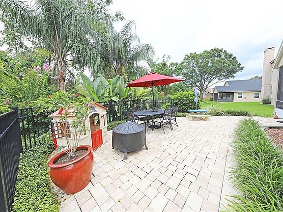 2nd image of 877 N Lake Claire Cir