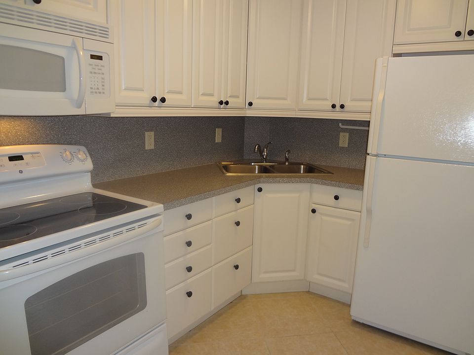 1st image of 669 W Oakland Park Blvd APT 110B