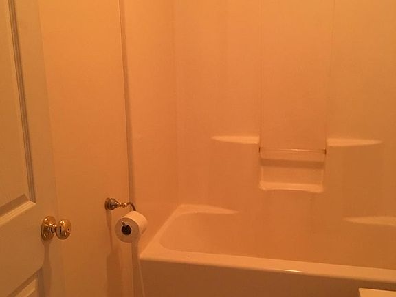 3rd image of 1004 Watauga Ave E