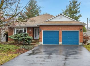 62 Topley Cres, Ottawa, ON K1G4M7