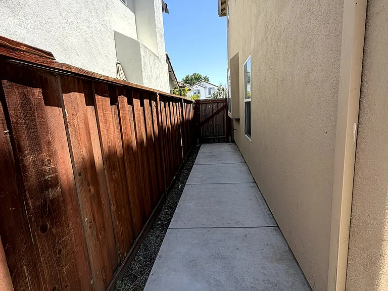 1537 Oyster Bay Ct — Photo 36
