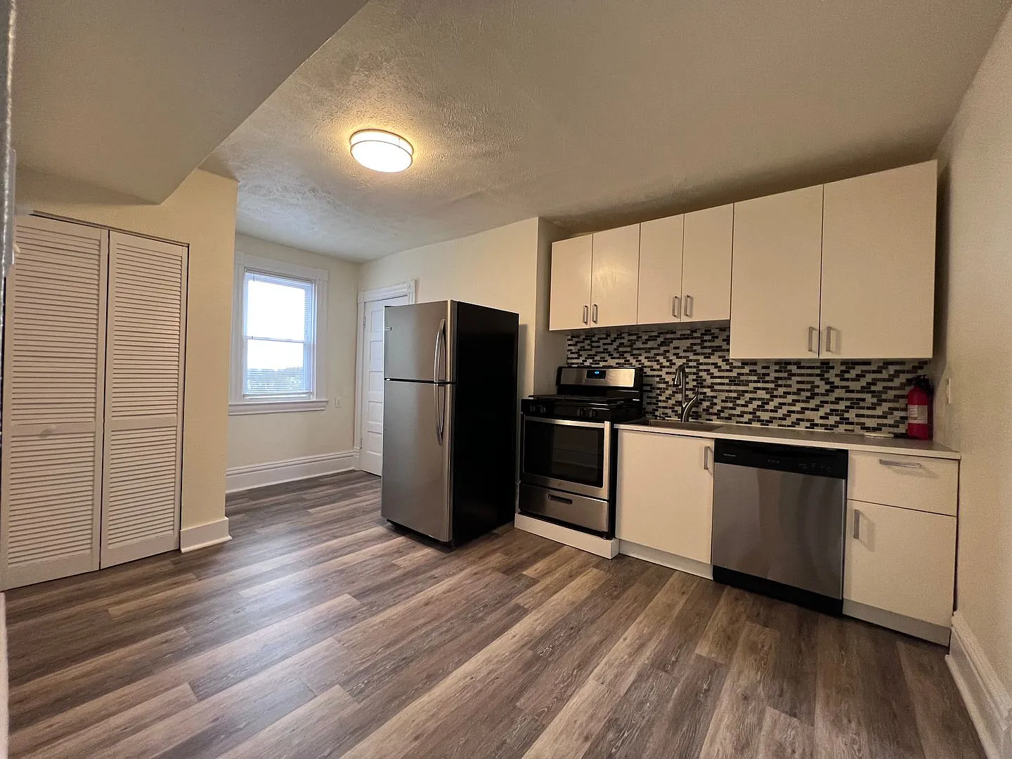 Updated 1BR Apartment w/ office. — Photo 3