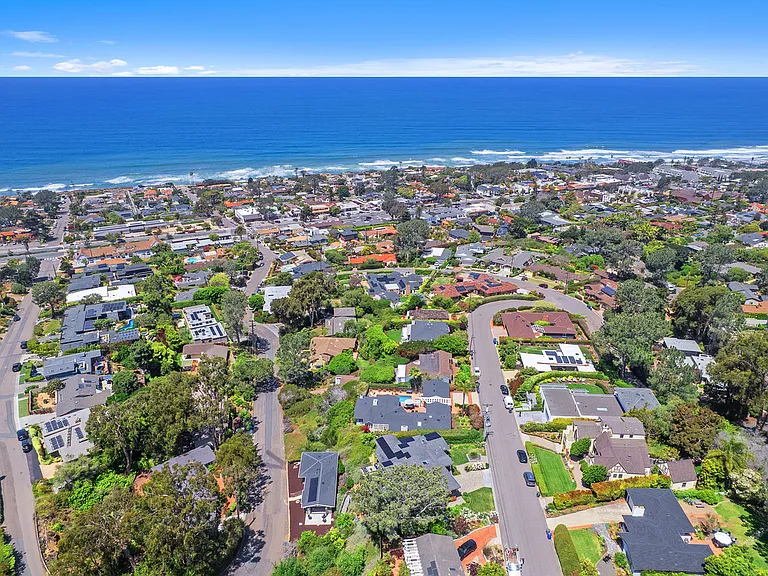 555 Amphitheatre Dr — Photo 6