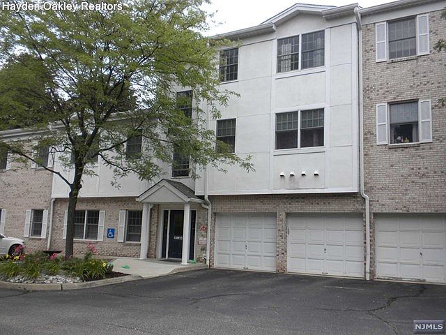 1st image of 27 Colonial Village Dr