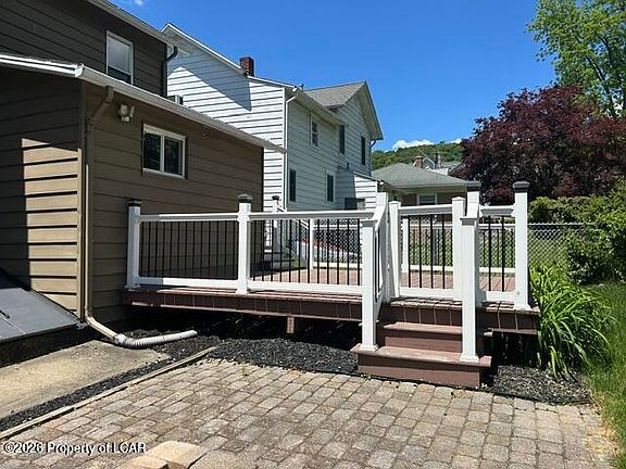 2nd image of 735 Bennett St