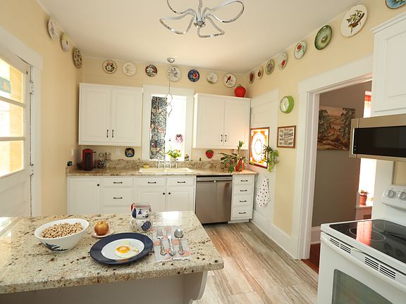4th image of 206 N Division St #1