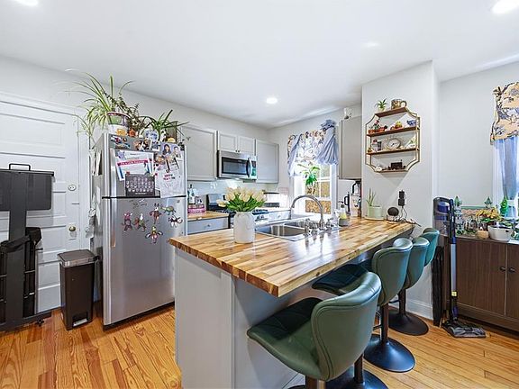 4th image of 27 Barney St