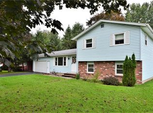 15 Woodside Dr, Rochester, NY 14624