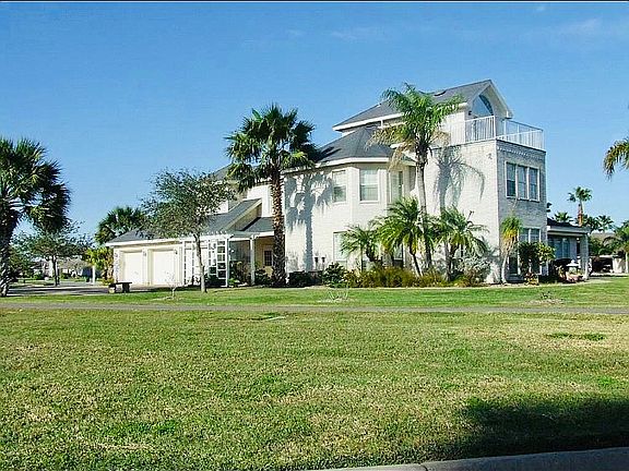 3rd image of 2 Laguna Madre Dr