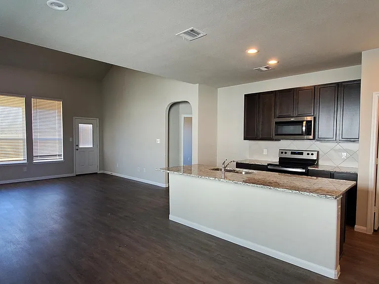 989 Marquis Dr — Photo 7