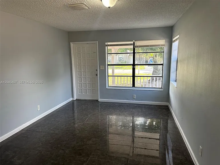 820 NW 4th Ave — Photo 12