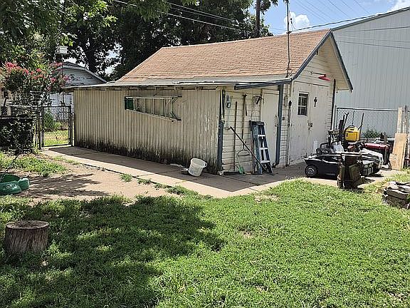 5th image of 621 W Padon Ave
