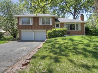 4834 NE Sherwood Dr, Kansas City, MO 64119