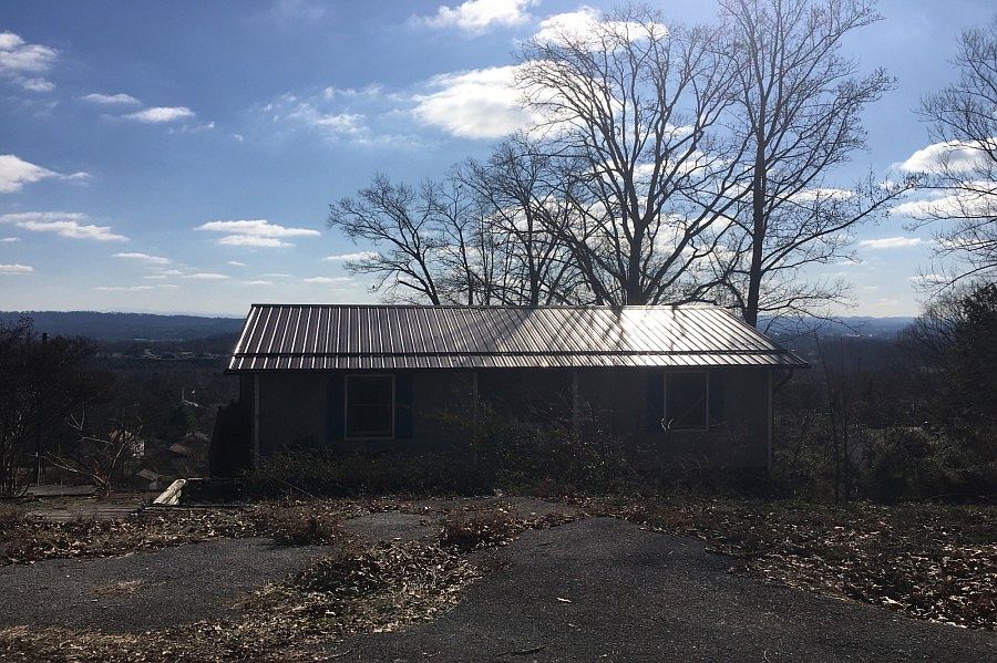 1st image of 1525 Parton Dr