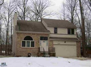 5189 Somerton Dr, Troy, MI 48085