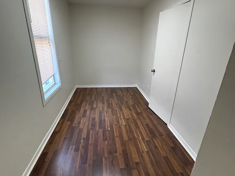 1617 W 38th Pl — Photo 9