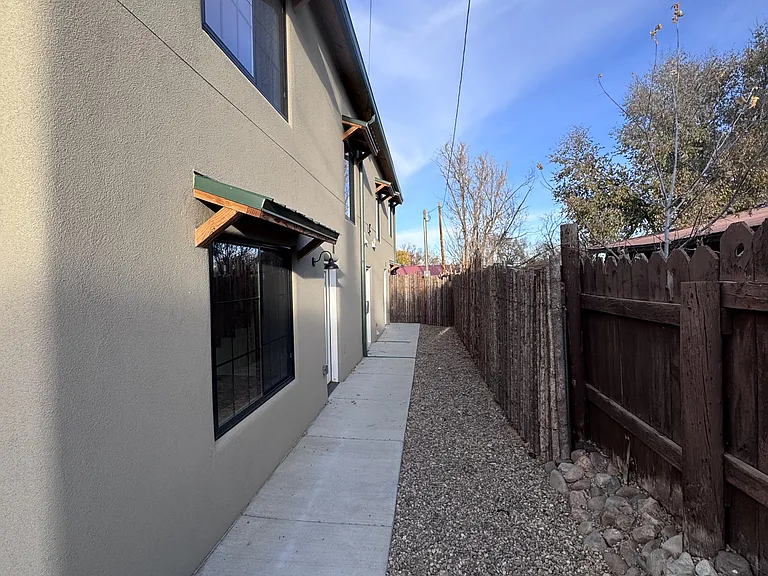 232 Valverde St — Photo 9