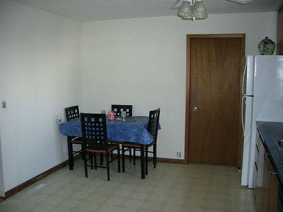 4th image of 326 N Brower St