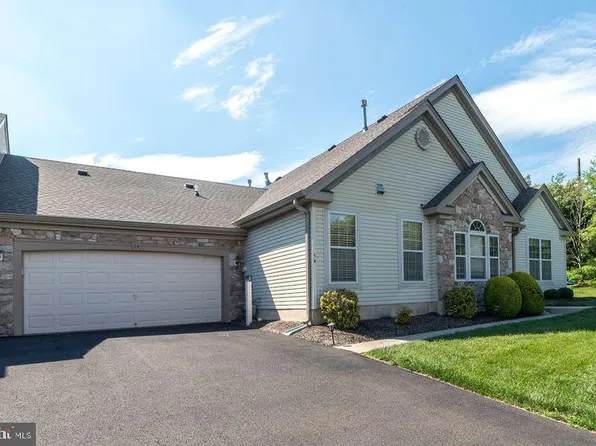 54 Legacy Oaks Dr, Richboro, PA 18954
