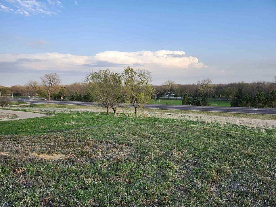 2nd image of Drake Cir