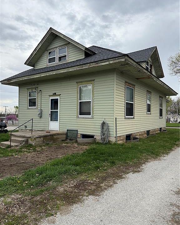 2nd image of 210 W Clay Ave