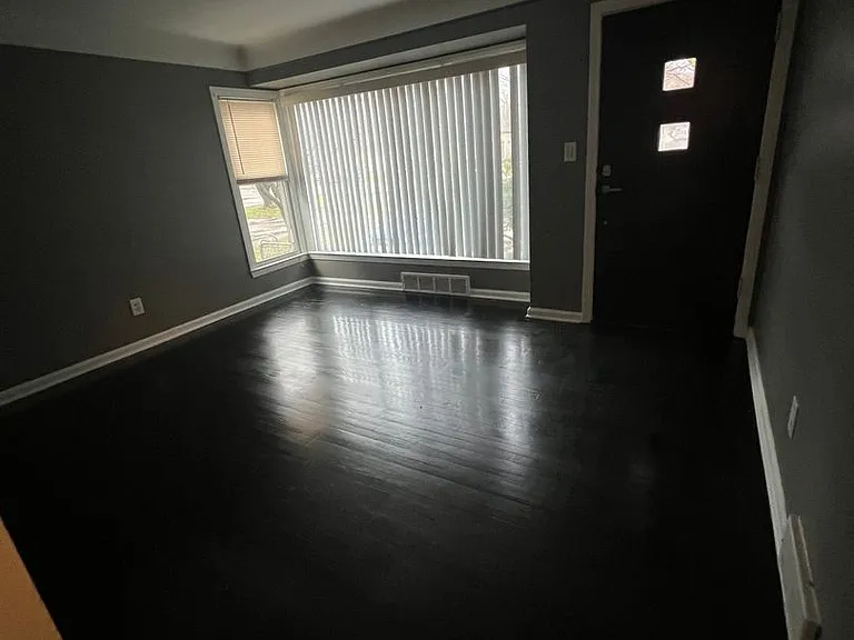 2816 N Main St — Photo 8