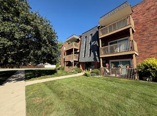 5752 128th St #1, Midlothian, IL 60418