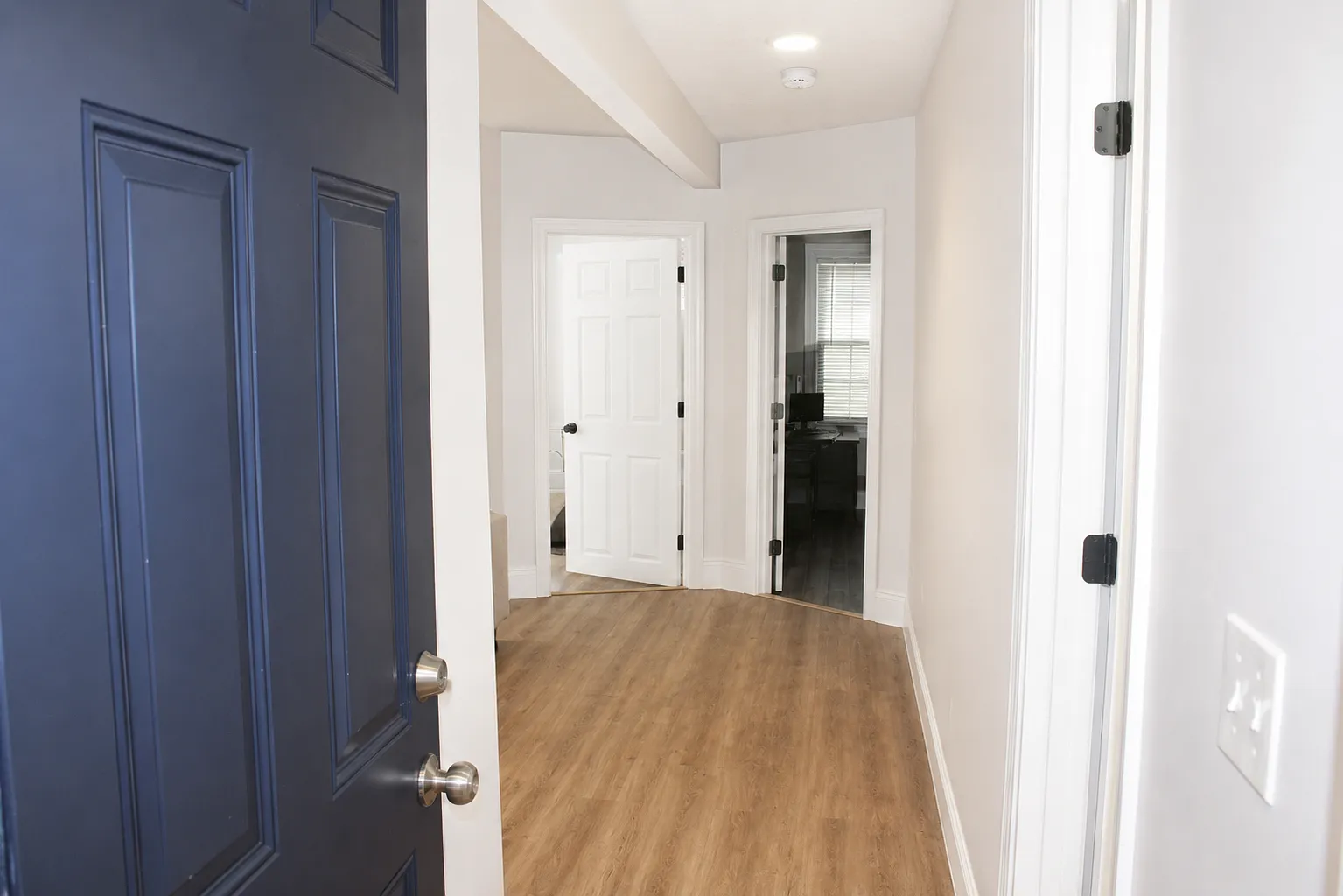 3 bed, 864 sqft, $3,000 — Photo 2