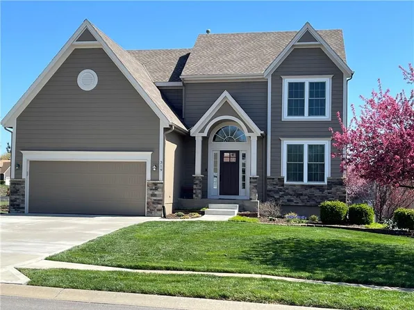 319 W Cottonwood Dr, Raymore, MO 64083