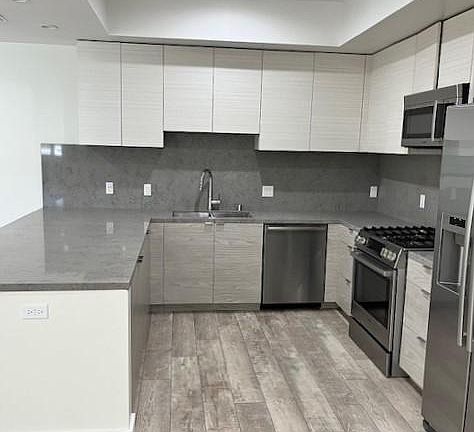 3rd image of 1946 Overland Ave #303
