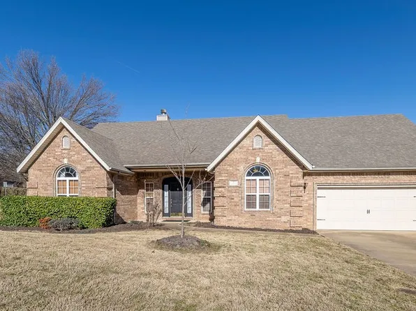 3420 E Madison Dr, Fayetteville, AR 72701