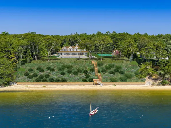 135 Putnam Avenue, Cotuit, MA 02635