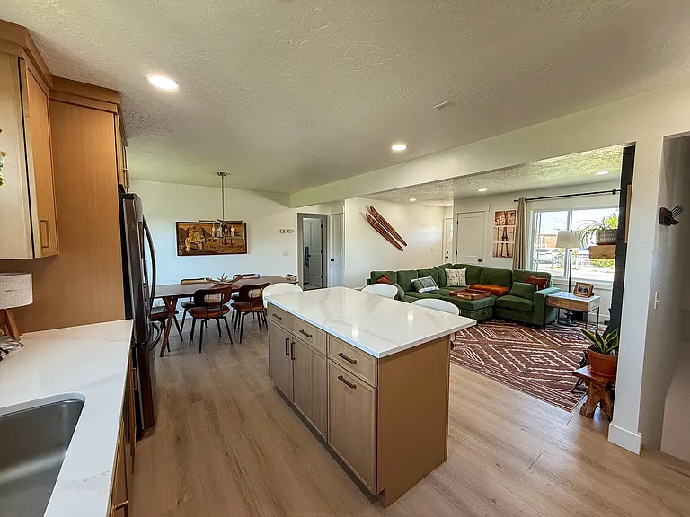 115 W Lester Ave #2 — Photo 4