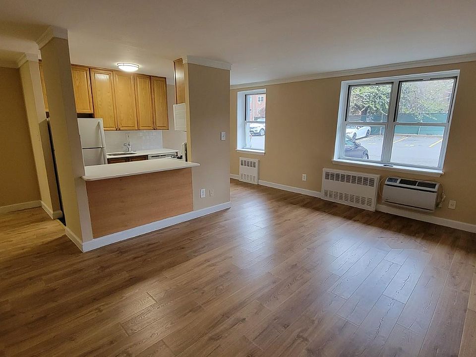 1st image of 13981 35th Ave APT 1C