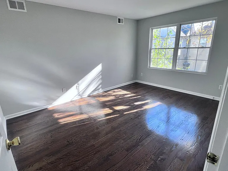 629 Roosevelt Ave #FF — Photo 10