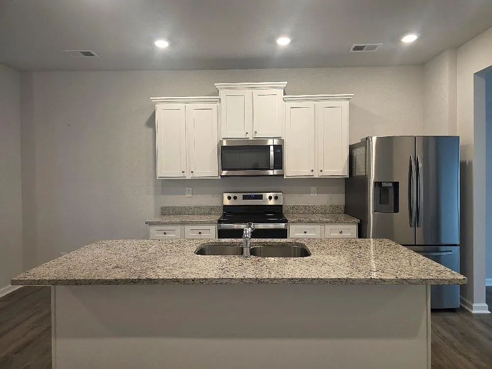 3 bed, 2.5 bath, $1,900 — Photo 1