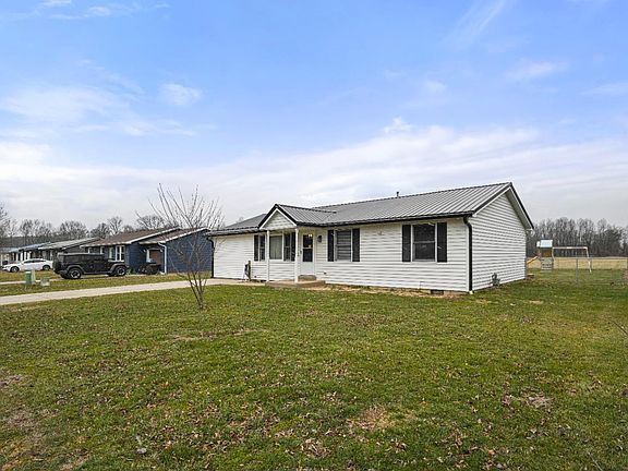 2nd image of 108 Maple St