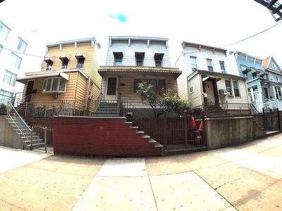 11214 Roosevelt Ave, Corona, NY, 11368