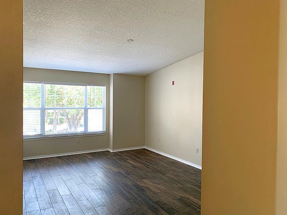 4th image of 19207 Harbour Vista Cir
