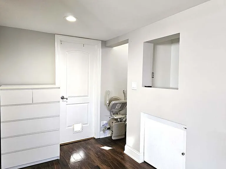 734 N Neva Ave — Photo 10