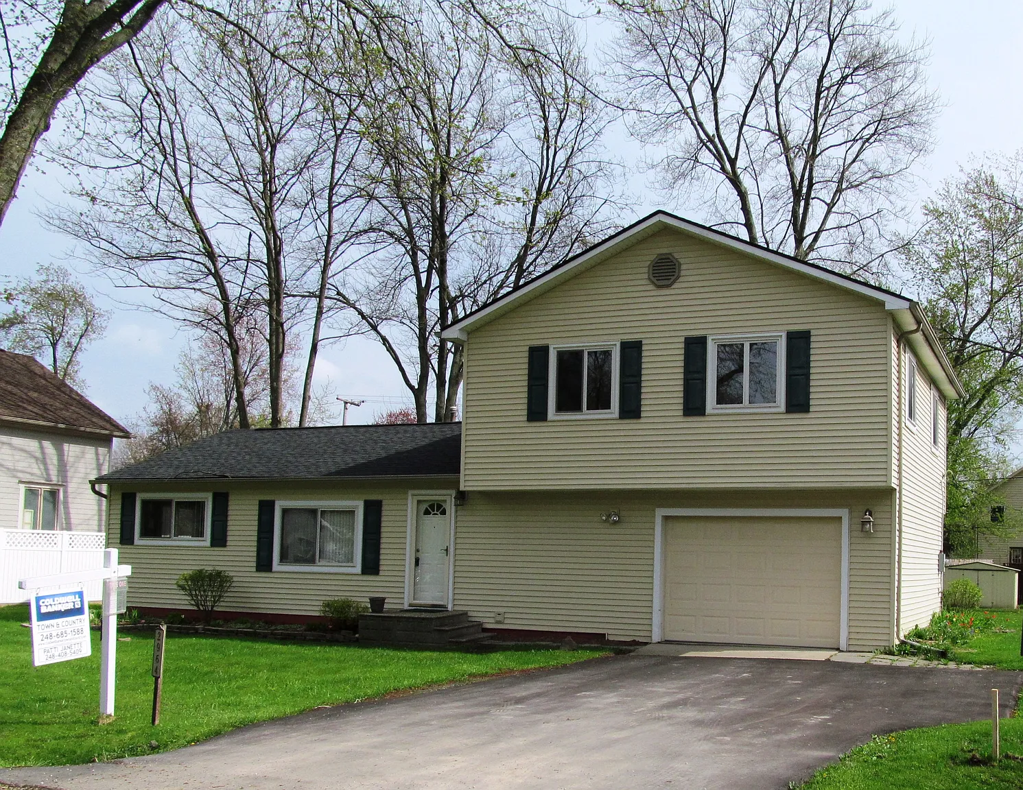 2964 Cloverdale photo 1