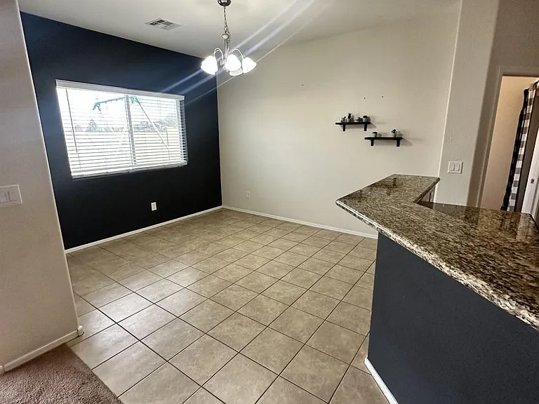 1721 N Eloisa Ln — Photo 3