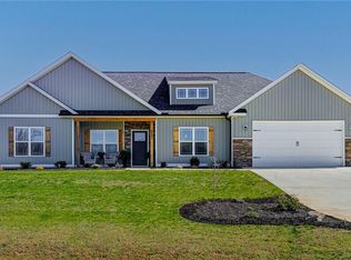 222 Fox Meadow Ln, Winston Salem, NC 27107