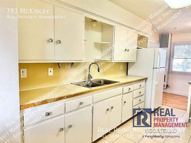 793 McKinley Ave — Photo 4