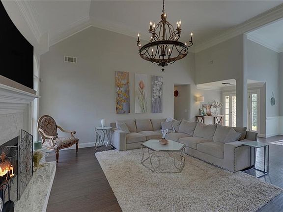3rd image of 154 Bel Air Dr