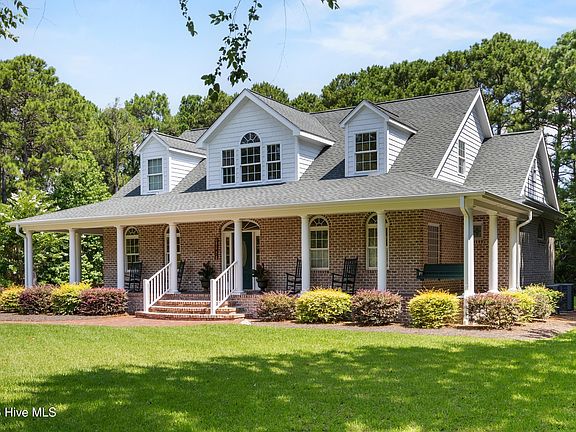 3rd image of 142 Foxwood Lane